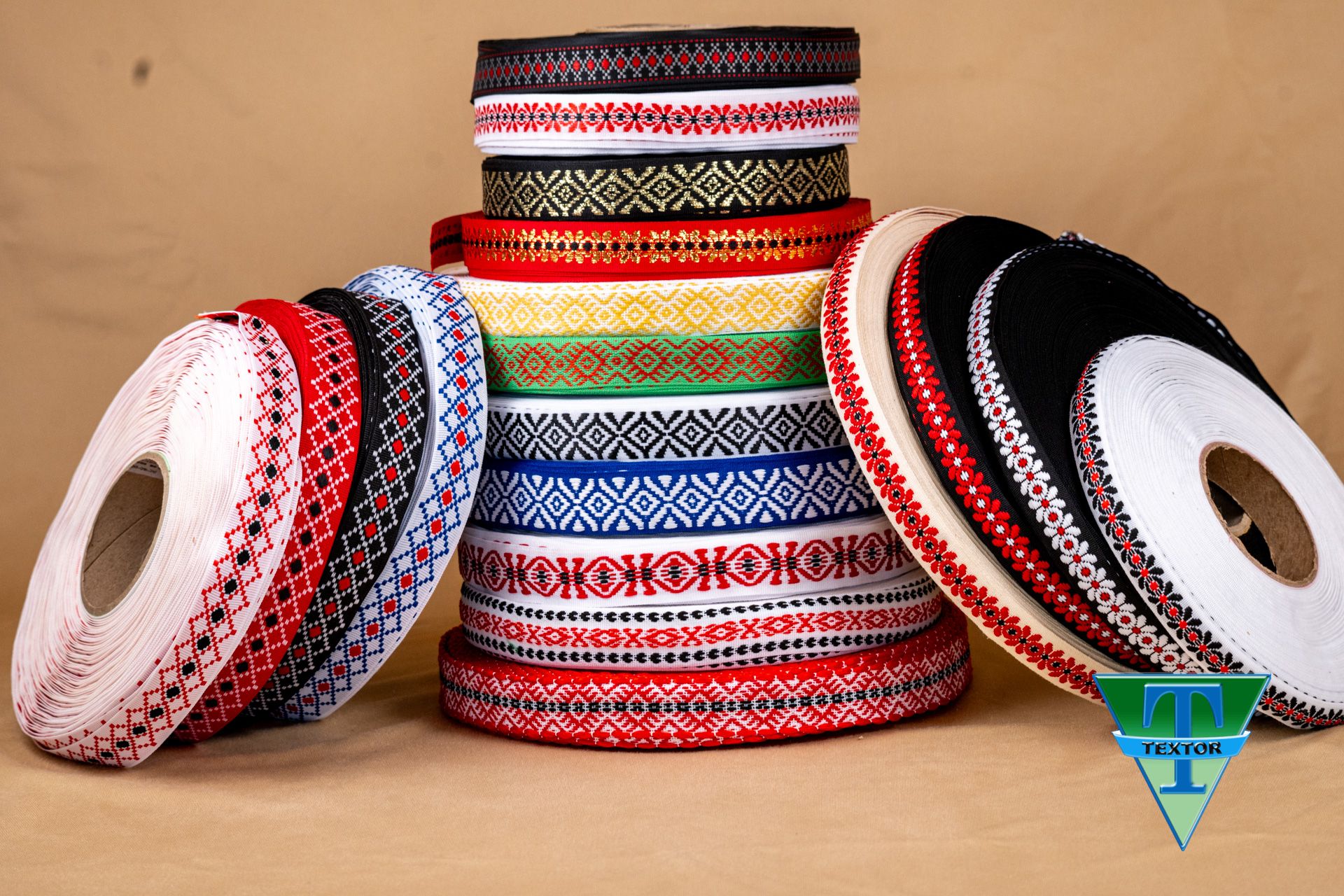 Producator Banda cu motive traditionale